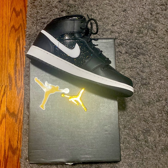 I am selling this air Jordan 1’s for $98 - Picture 2 of 2